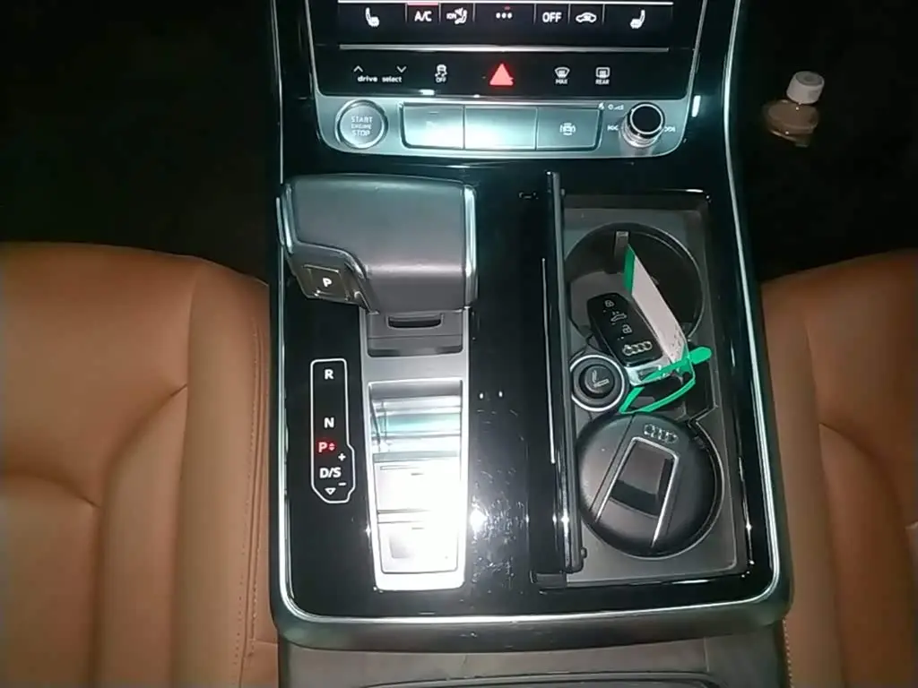 Audi Q7 2020 — Photo 14/20
