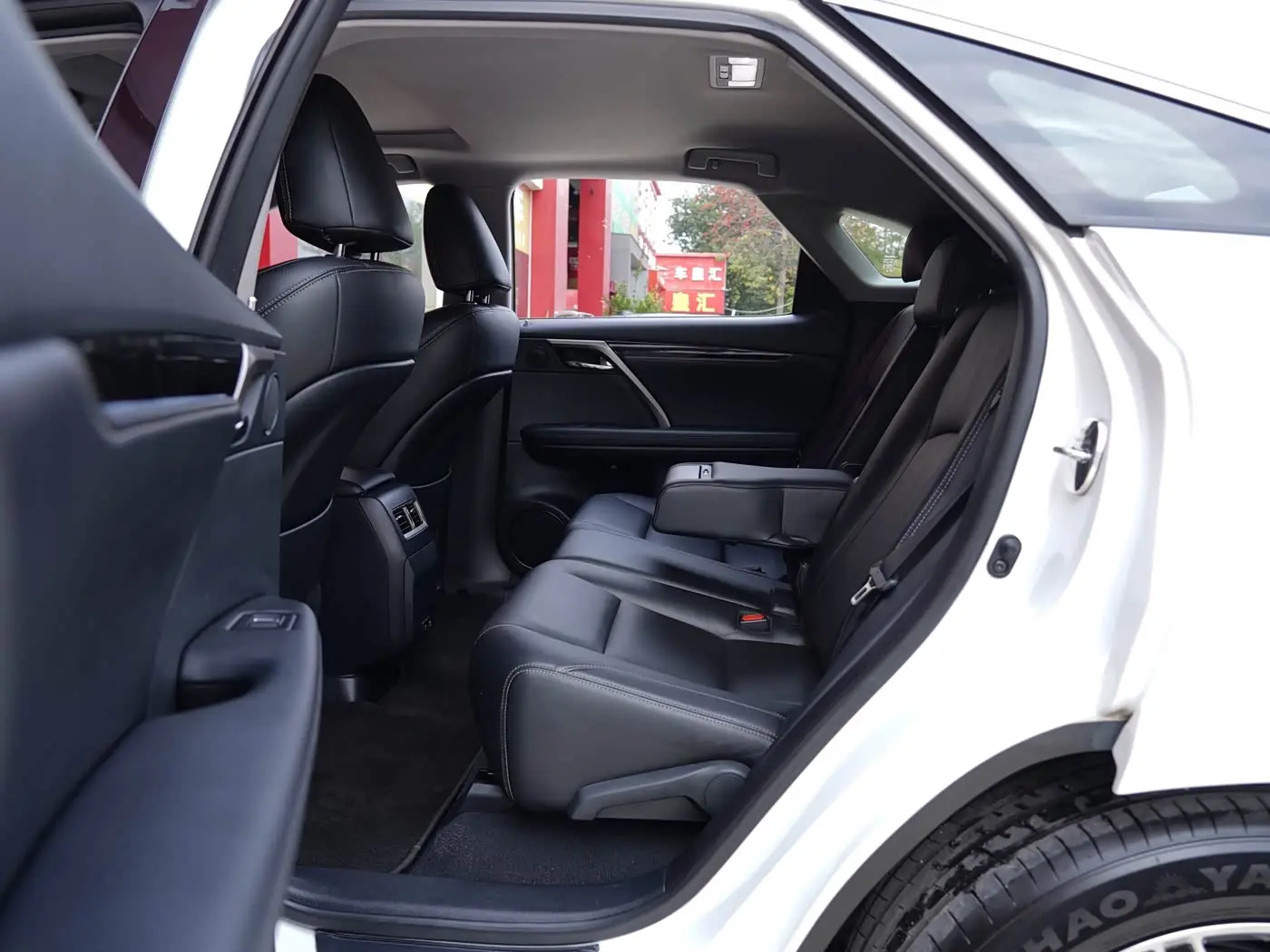 Lexus RX 2019 — Photo 6/20