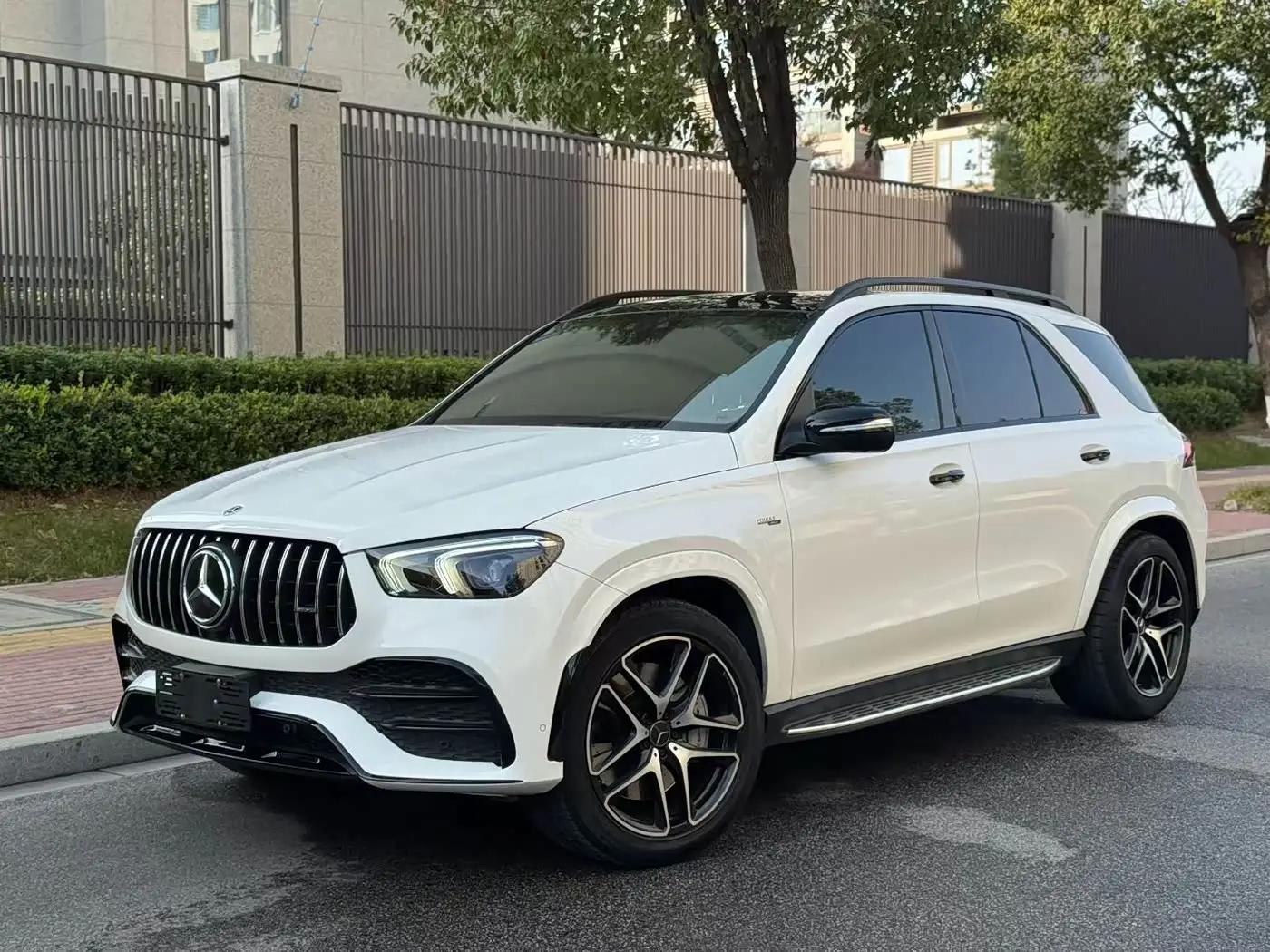 Mercedes-Benz GLE AMG 2022 — Photo 1/15