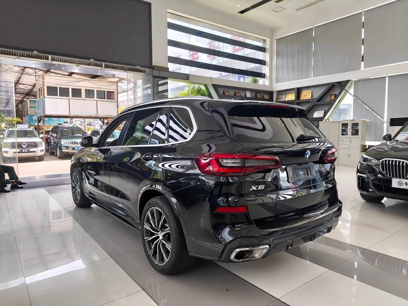 BMW X5 2023 — Фото 4/16