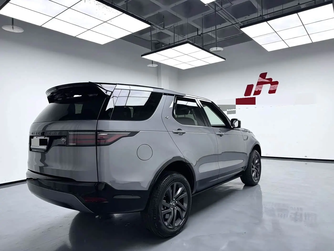 Land Rover Discovery 2021 — Photo 11/11