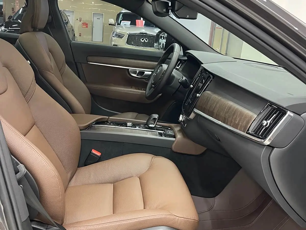 Volvo V90 2025 — Photo 12/19