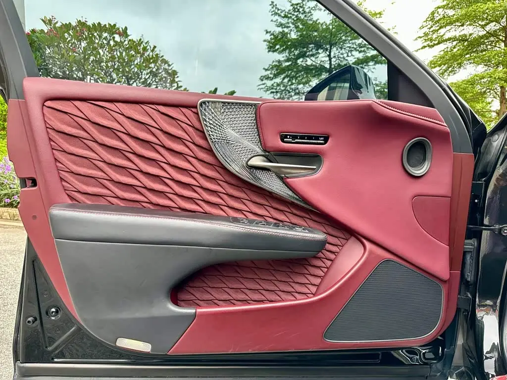 Lexus LS 2020 — Photo 14/19