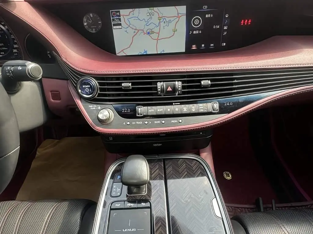 Lexus LS 2020 — Photo 15/19