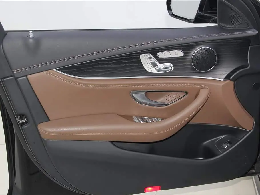 Mercedes-Benz E-Class 2023 — Photo 17/20