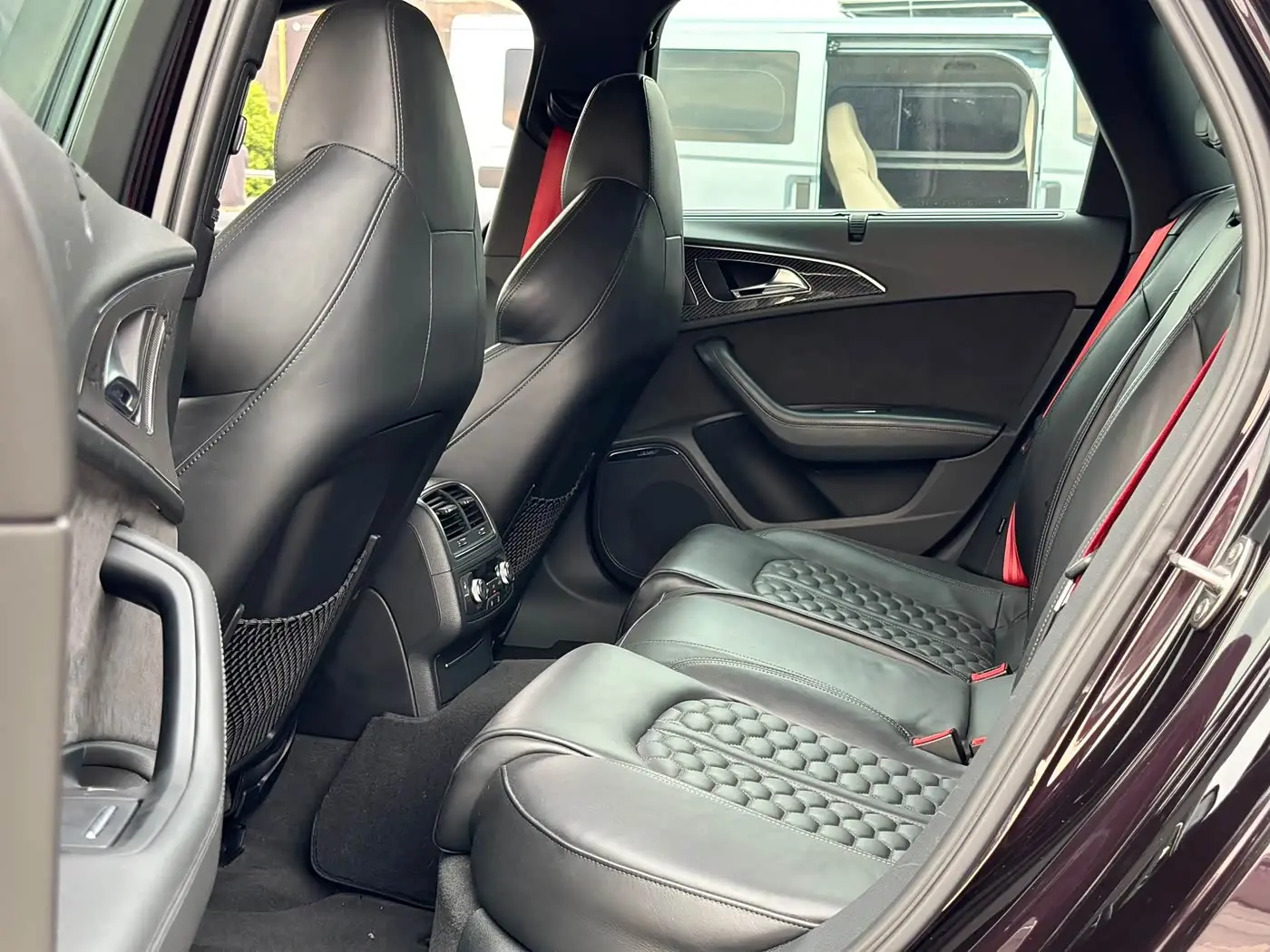 Audi RS 6 2018 — Şəkil 16/17