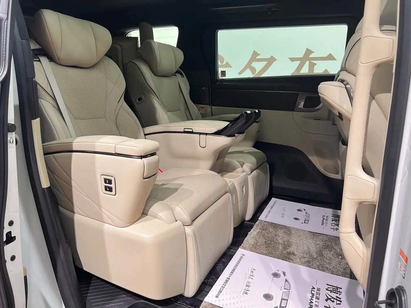 Toyota Alphard 2025 — Фото 11/20