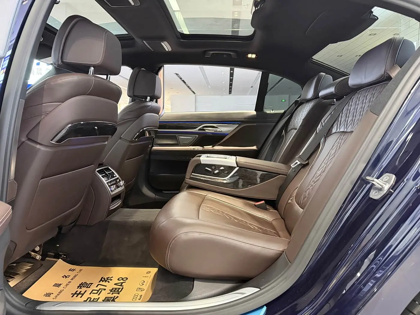 BMW 7 Series 2020 — Photo 12/18