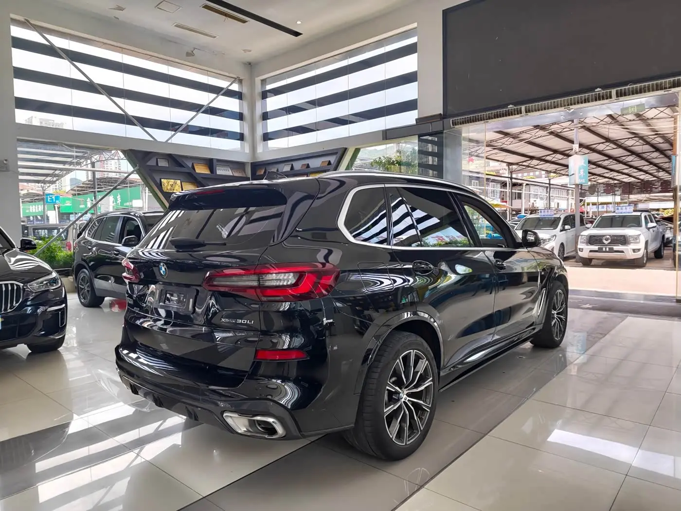 BMW X5 2023 — Фото 6/16