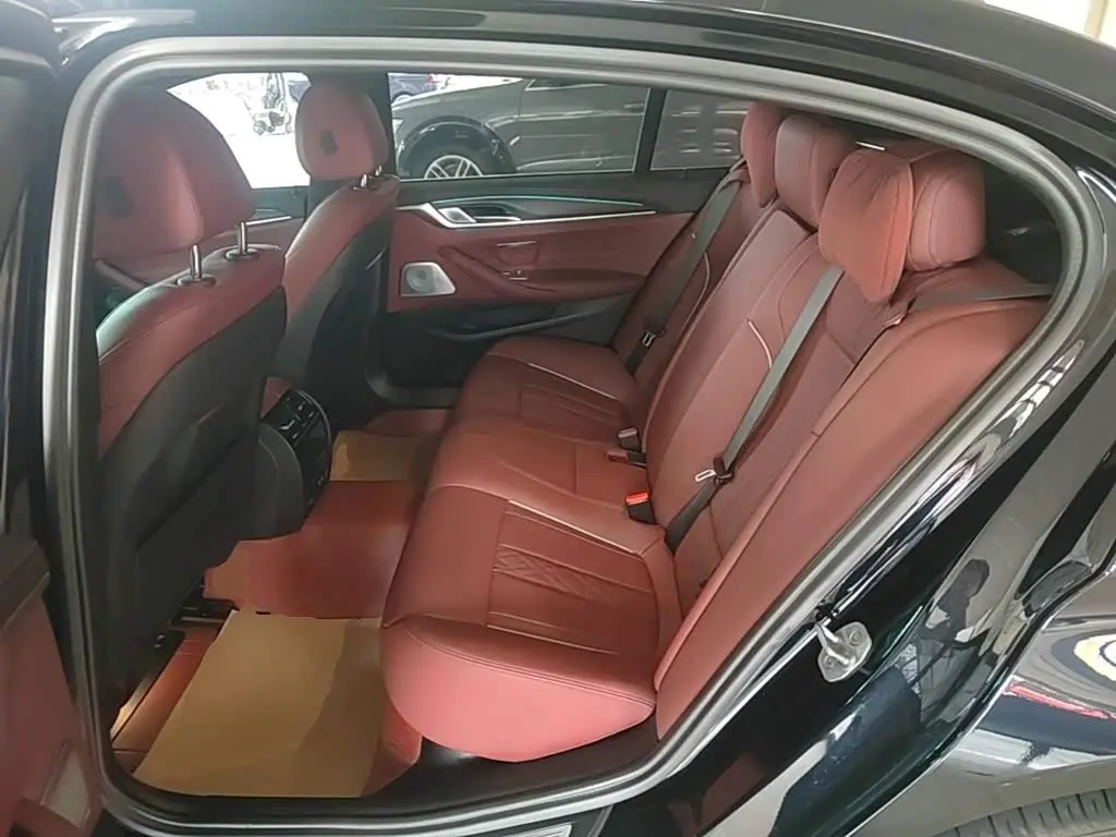 BMW 5 Series 2022 — Photo 17/20