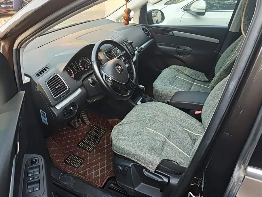 Volkswagen Sharan 2016 — Фото 9/16