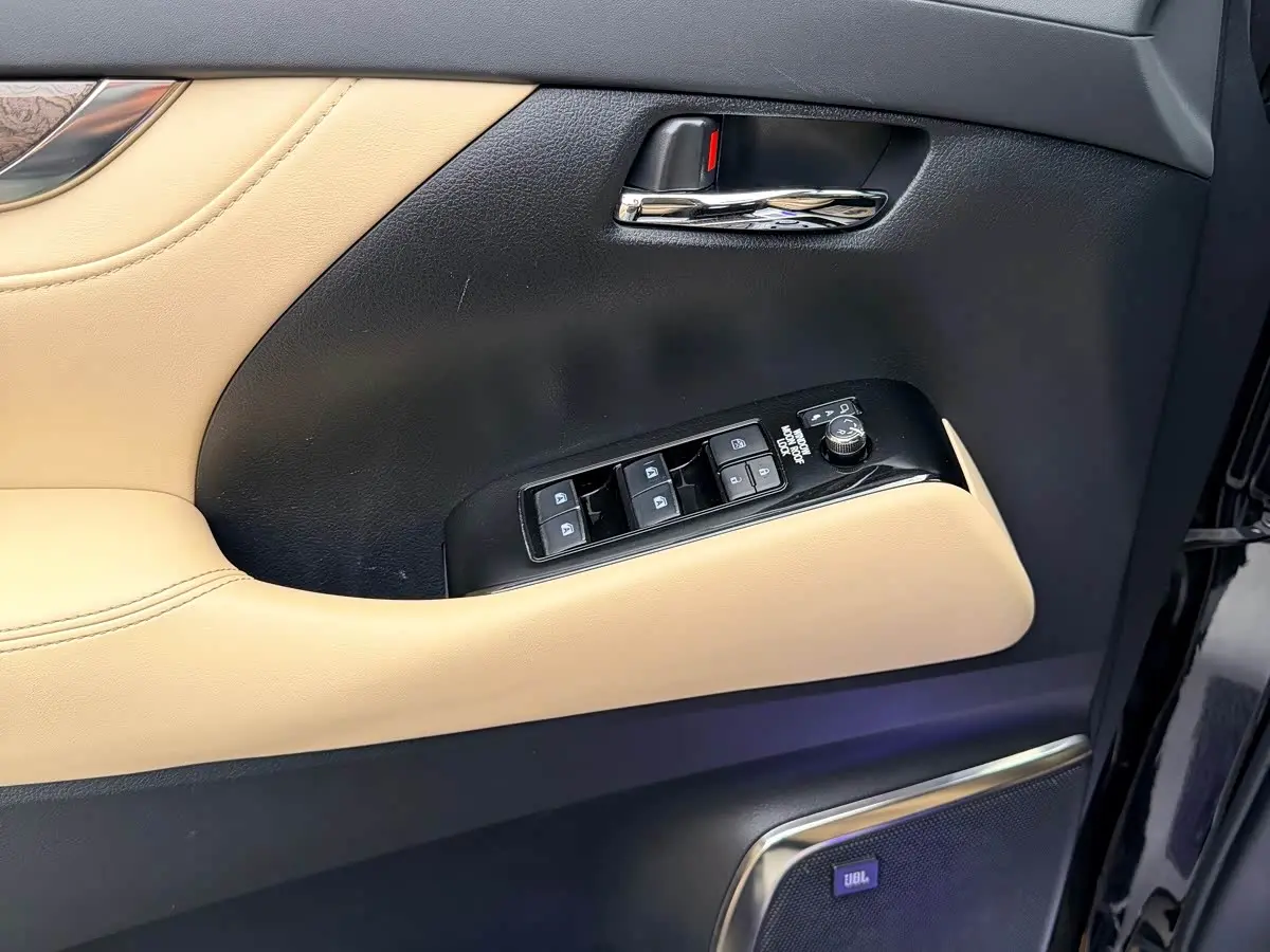 Toyota Alphard 2021 — Photo 8/18