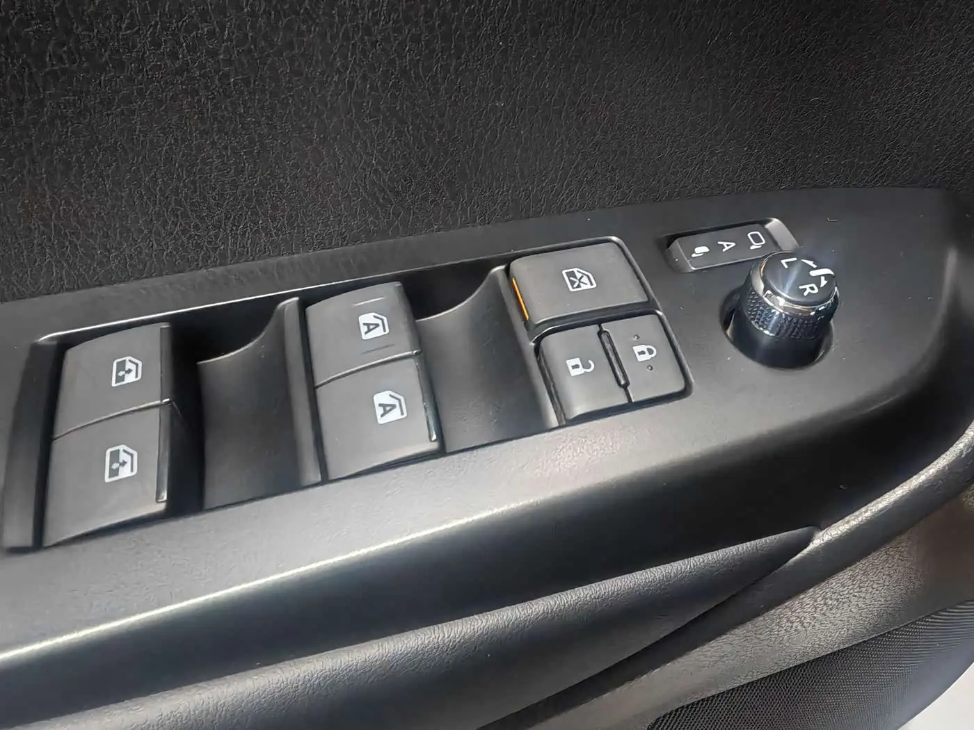 Toyota Highlander 2022 — Photo 19/20