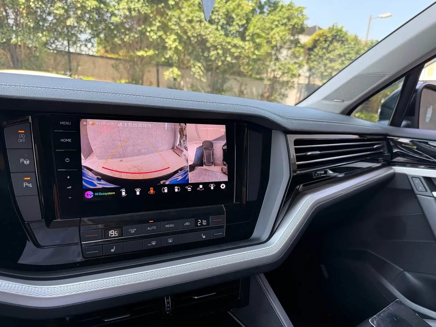 Volkswagen Touareg 2021 — ფოტო 17/19