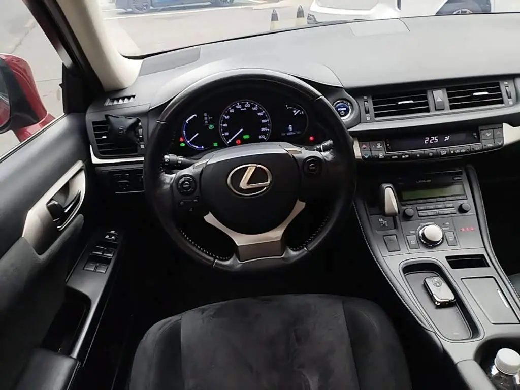 Lexus CT 2018 — Şəkil 11/20