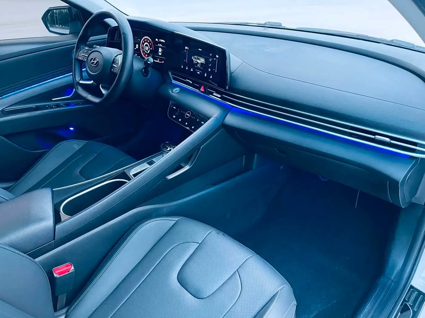 Hyundai Elantra 2022 — Photo 10/11