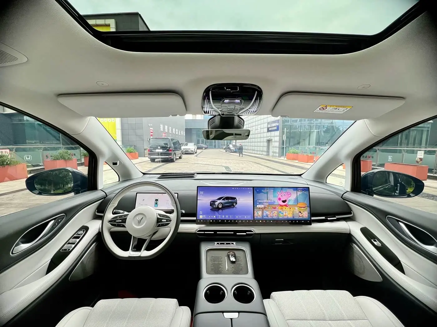 Voyah Auto Voyah Dreamer 2025 — Photo 12/17