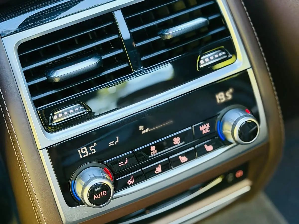 BMW 7 Series 2020 — Photo 8/9