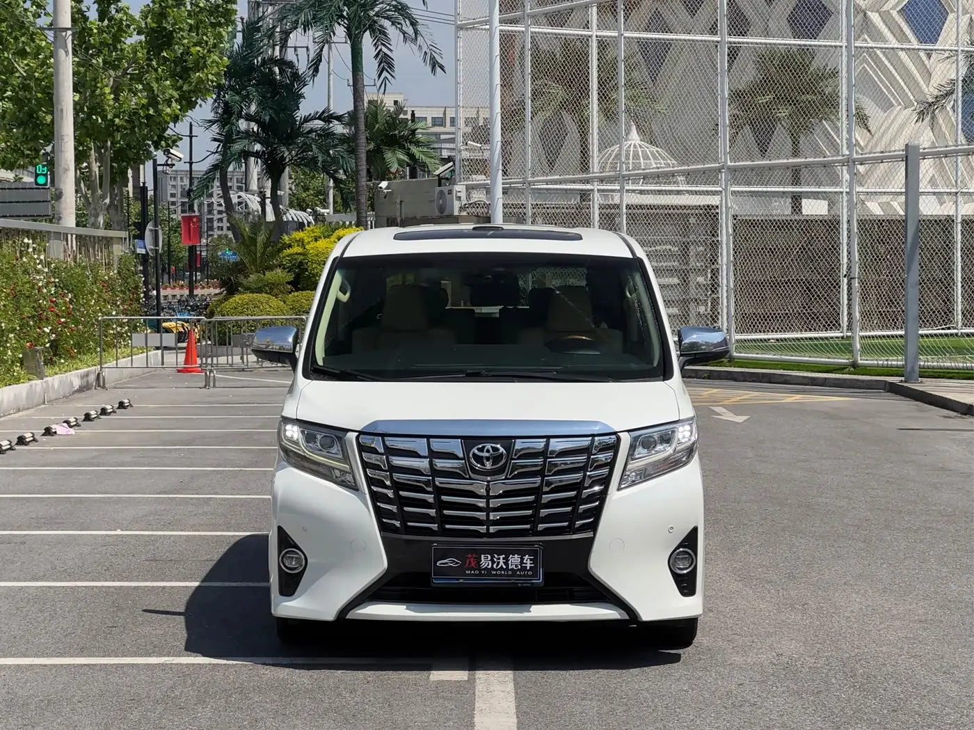 Toyota Alphard 2017 — Фото 2/20