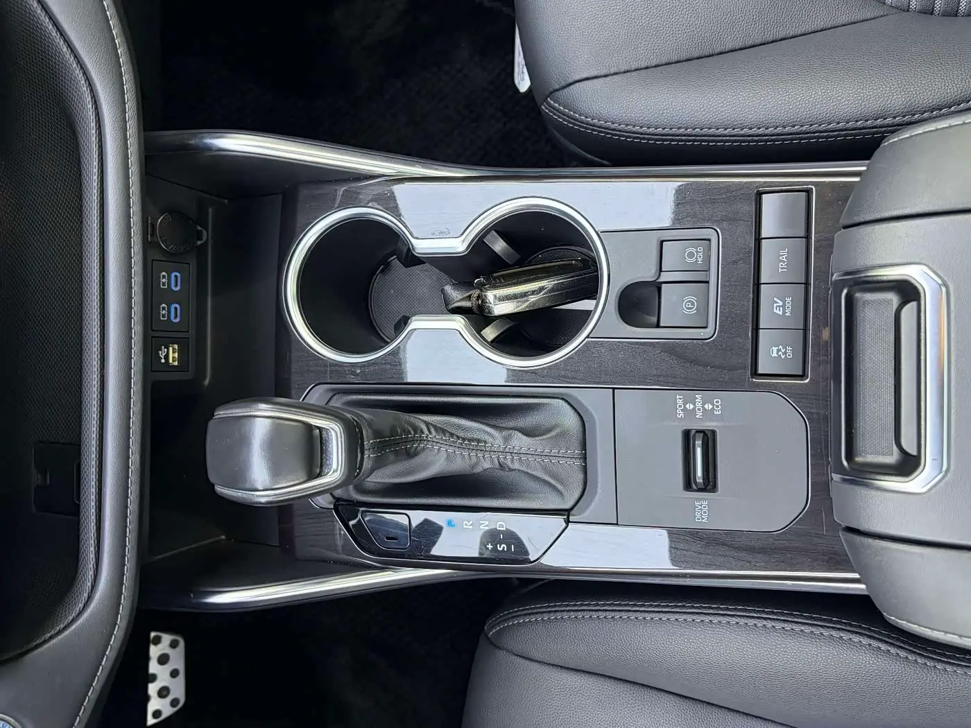 Toyota Crown Kluger 2022 — Photo 13/20