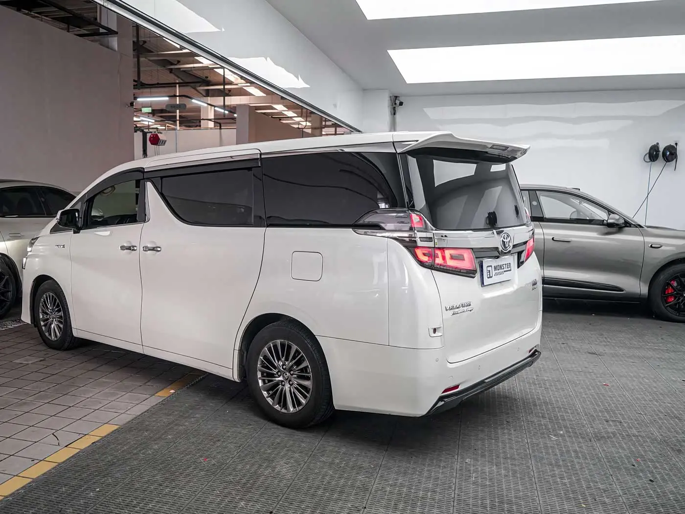 Toyota Vellfire 2021 — Фото 4/16