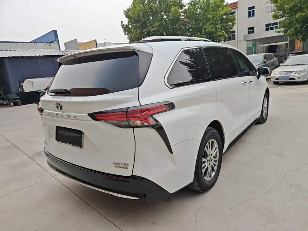 Toyota Sienna 2023 — ფოტო 7/20