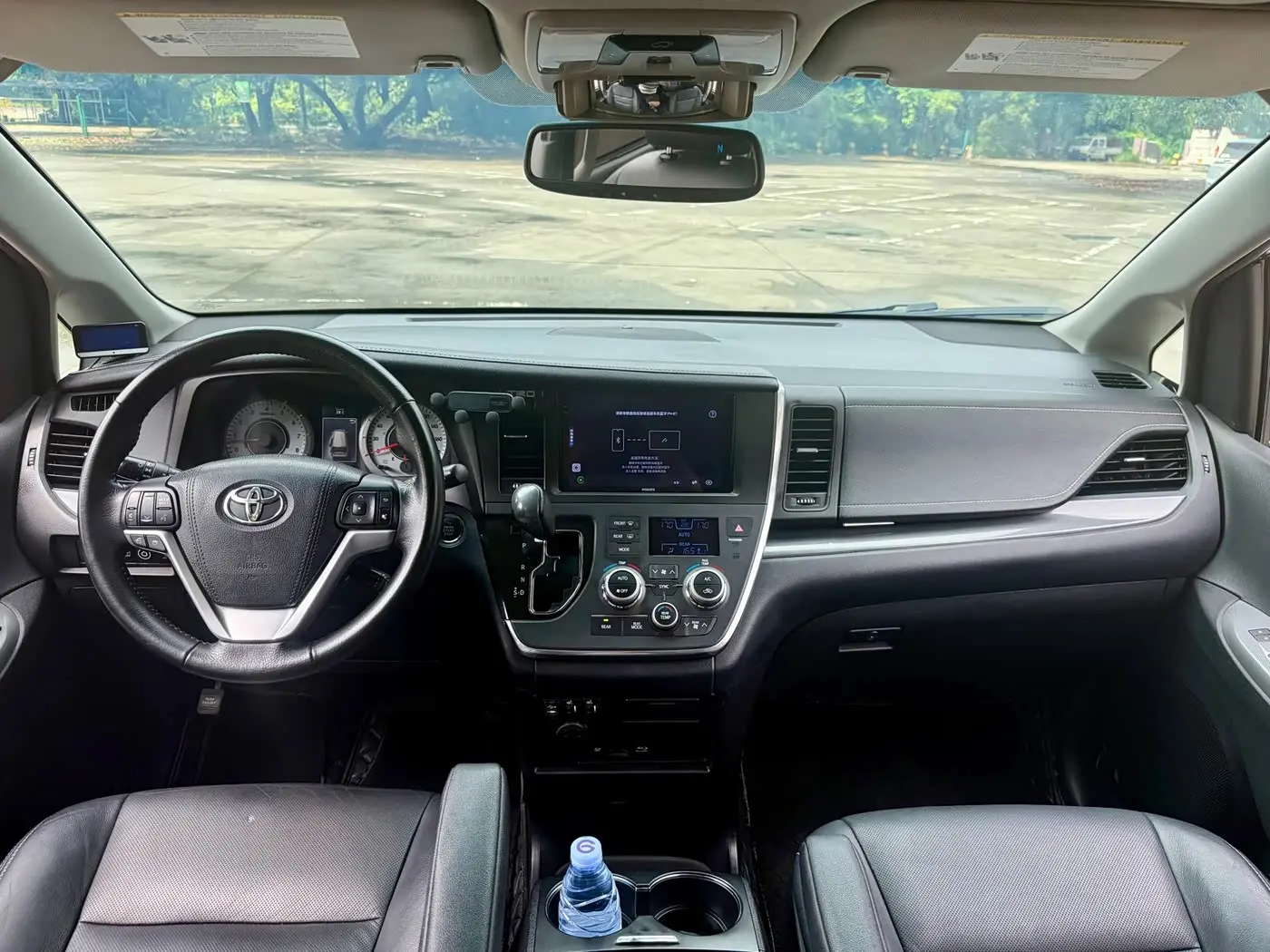 Toyota Sienna 2017 — Şəkil 11/19