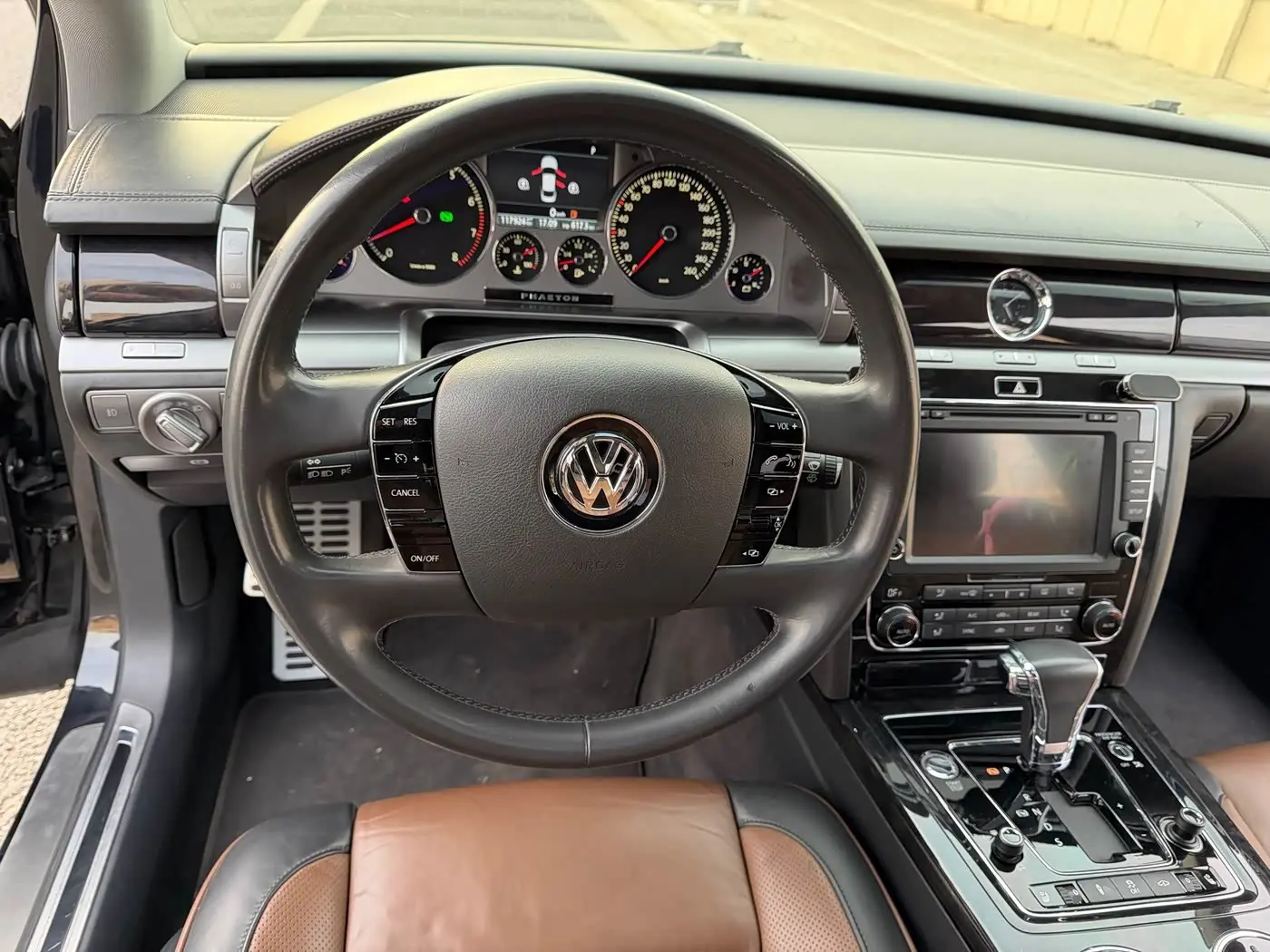 Volkswagen Phaeton 2016 — Фото 14/18