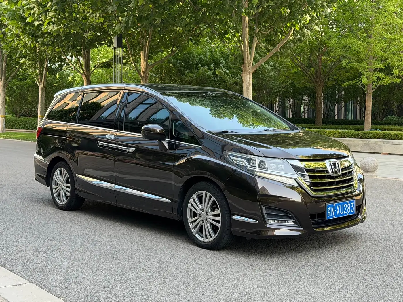 Honda Elysion 2018 — Photo 3/15