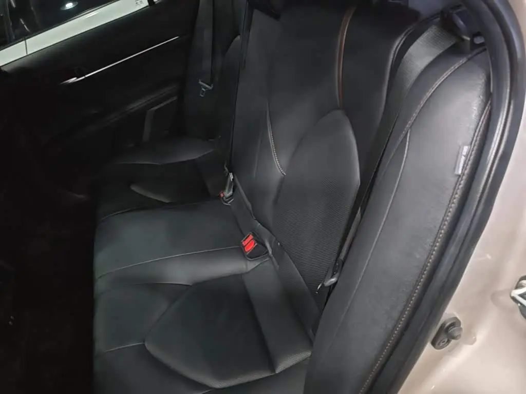 Toyota Camry 2019 — Фото 17/20