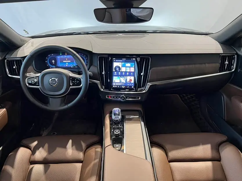 Volvo S90 2025 — Photo 8/9