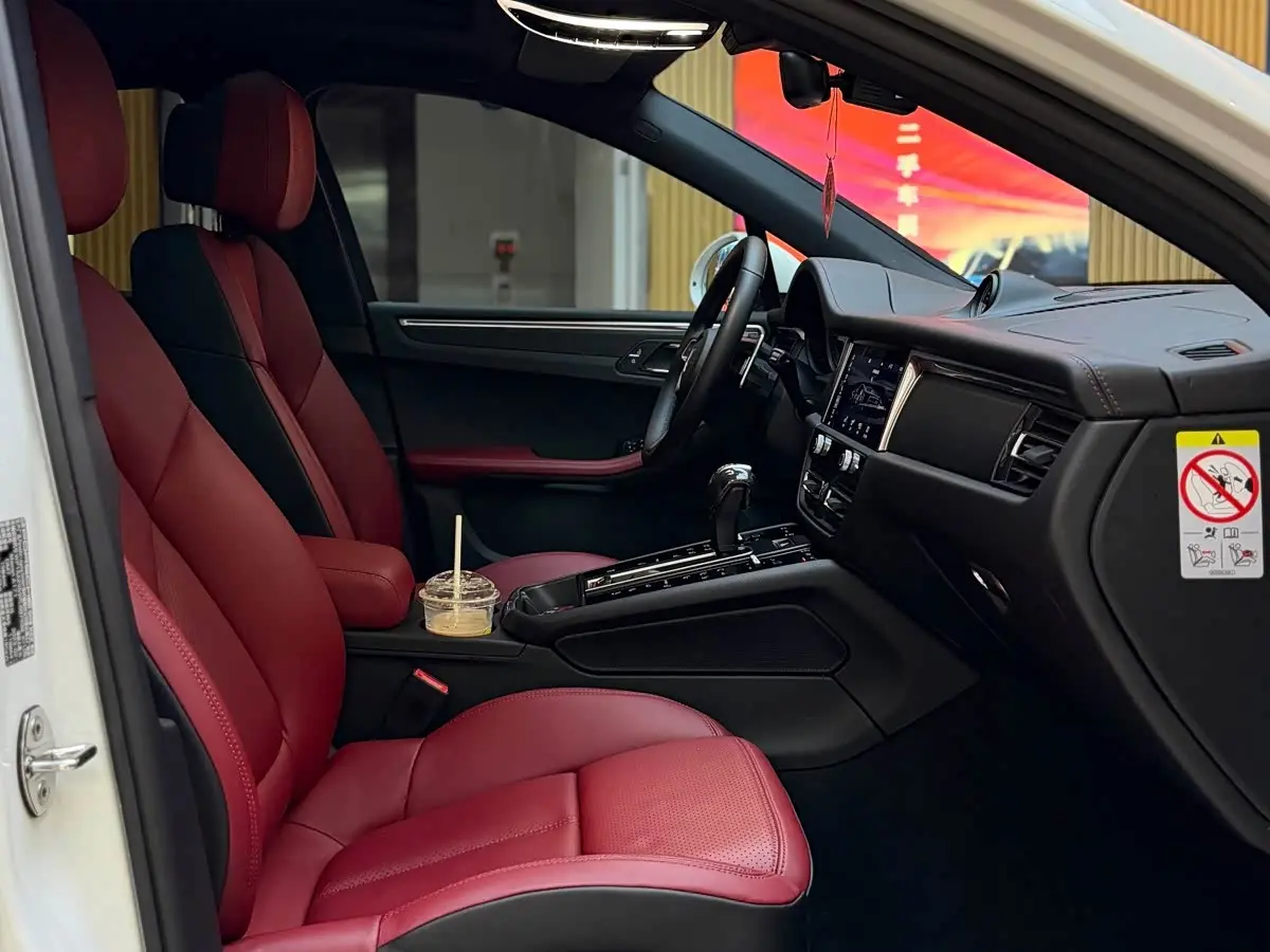 Porsche Macan 2023 — Photo 7/17