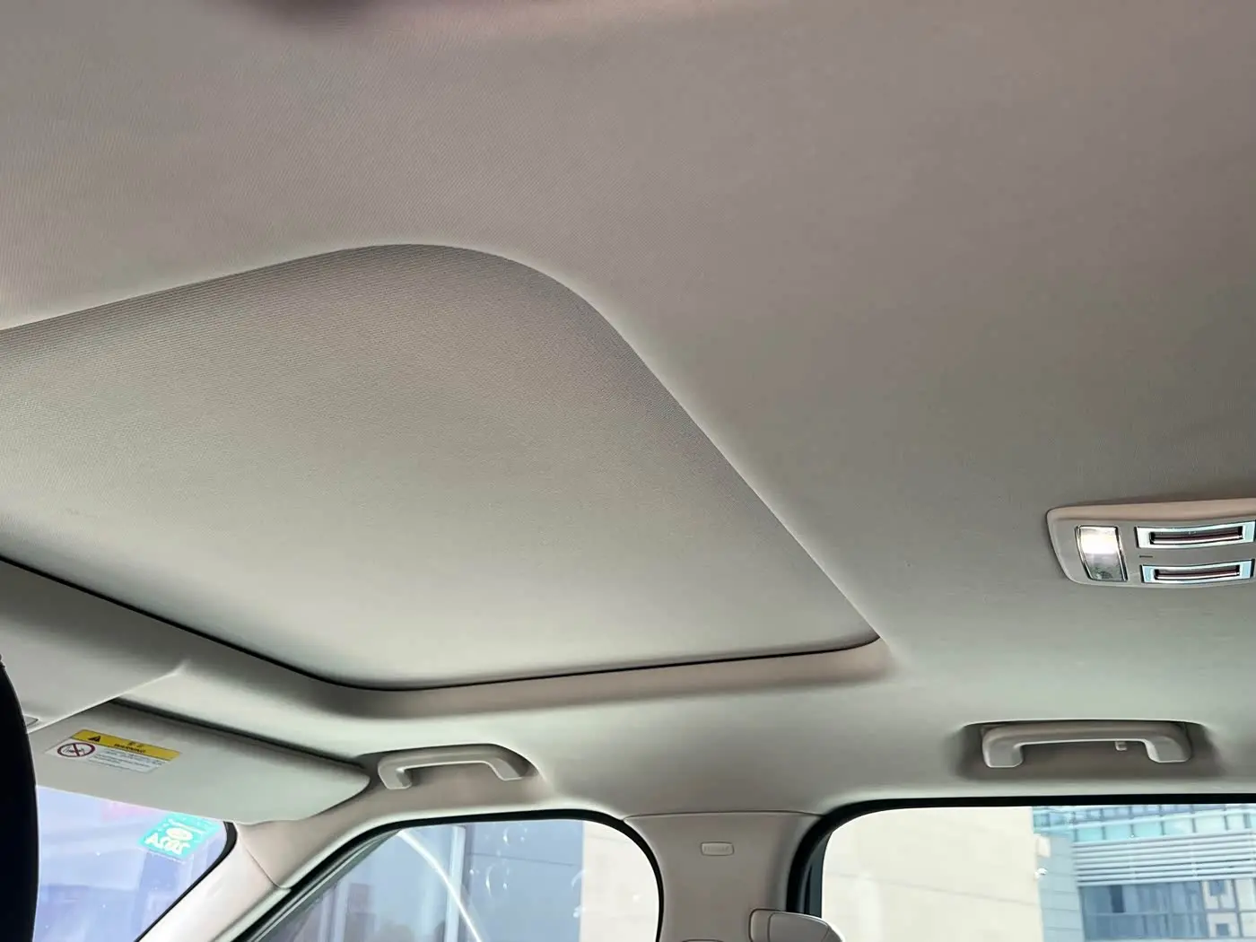 Land Rover Discovery 2019 — Photo 15/17