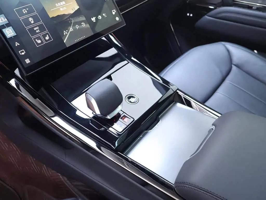 Land Rover Range Rover Sport 2024 — Photo 12/20