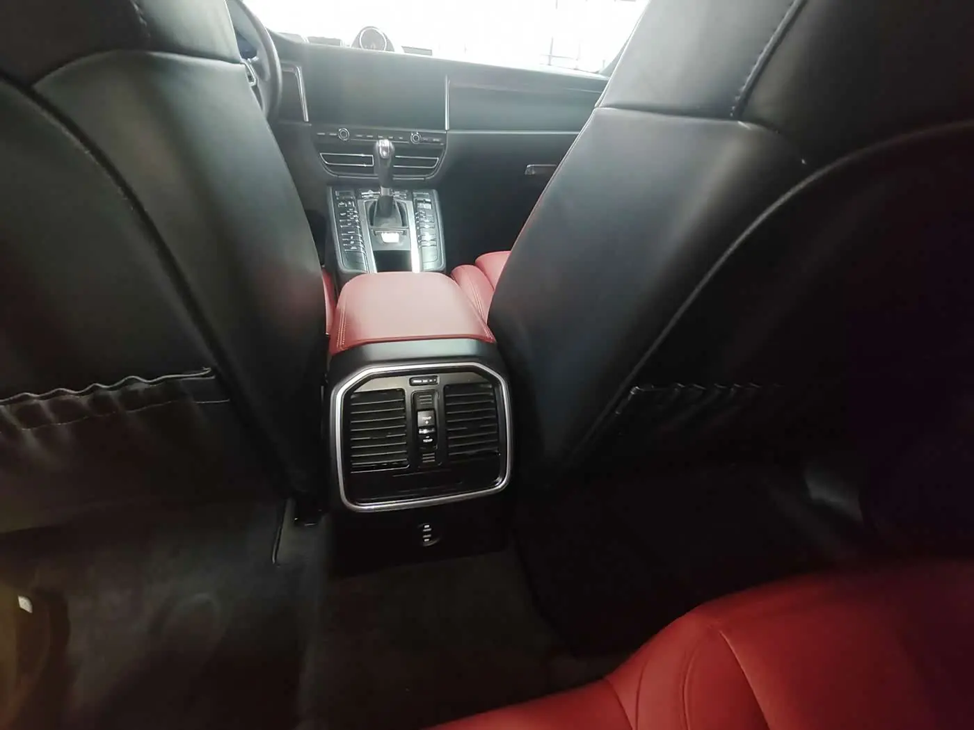 Porsche Macan 2020 — Photo 10/15
