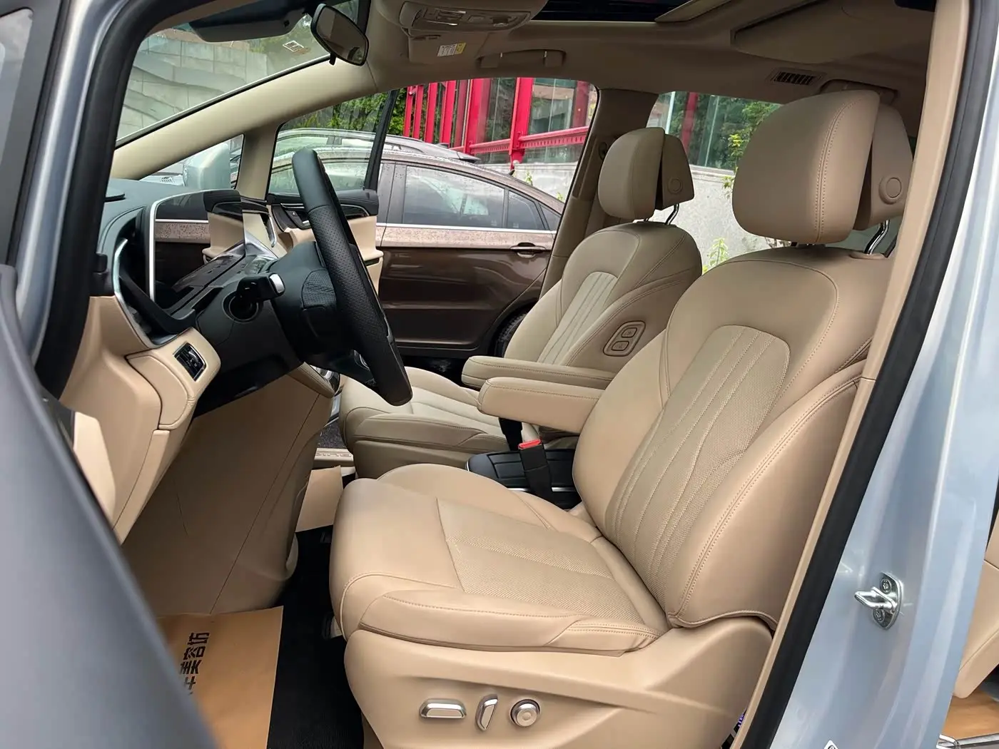 Buick GL8 New Energy 2025 — Photo 11/20