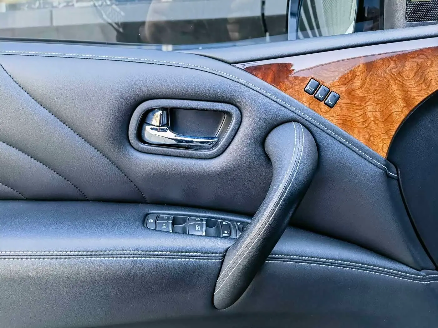 Infiniti QX80 2017 — Şəkil 9/15