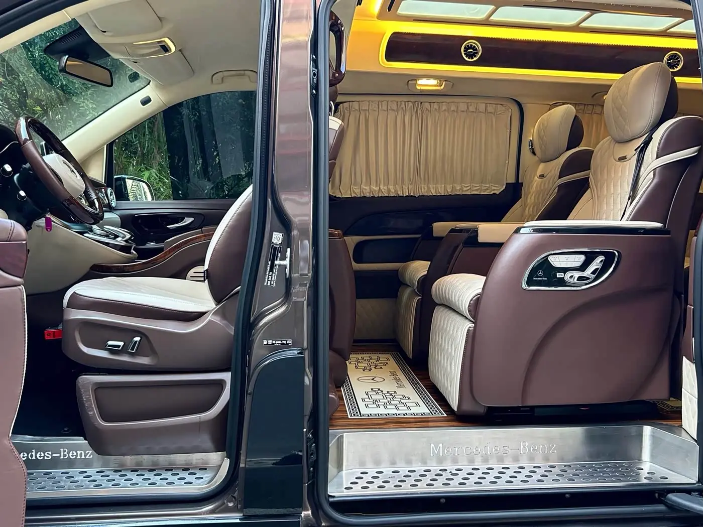 Mercedes-Benz V-Class 2020 — Photo 10/20