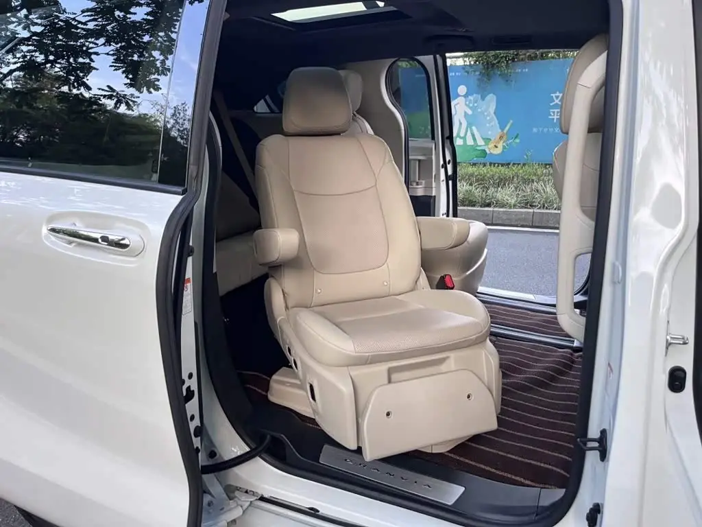 Toyota Granvia 2023 — Фото 3/20