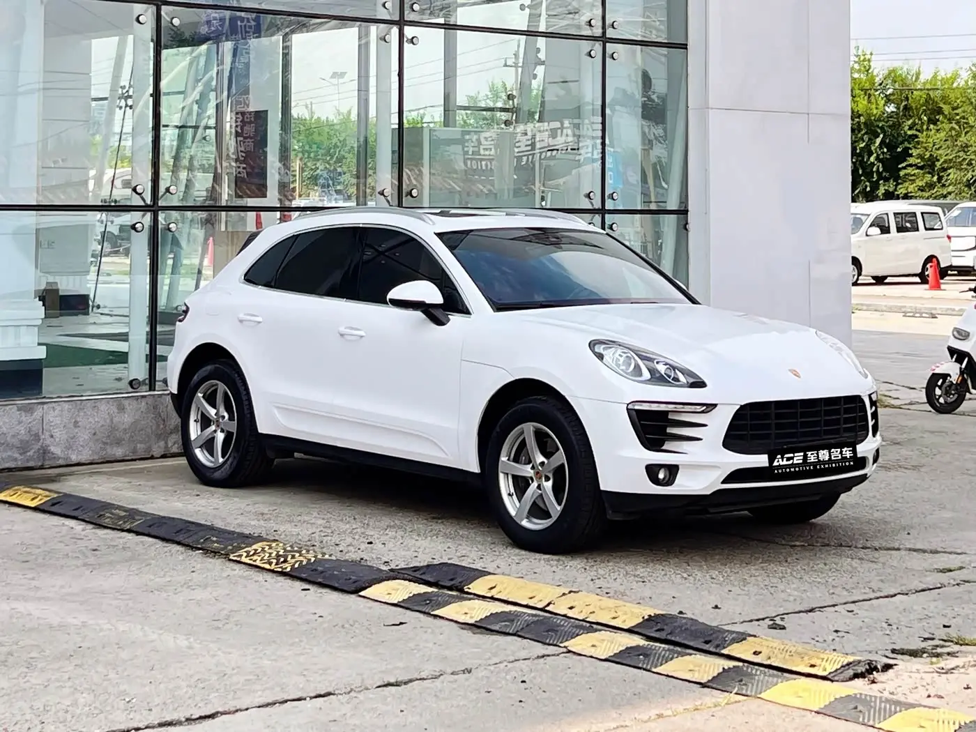 Porsche Macan 2018 — Фото 3/20