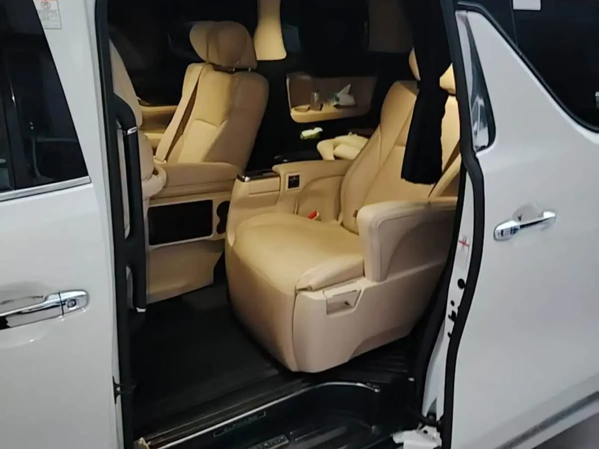 Toyota Alphard 2018 — Şəkil 5/6