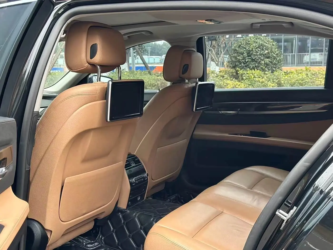 BMW 7 Series 2013 — Фото 11/17