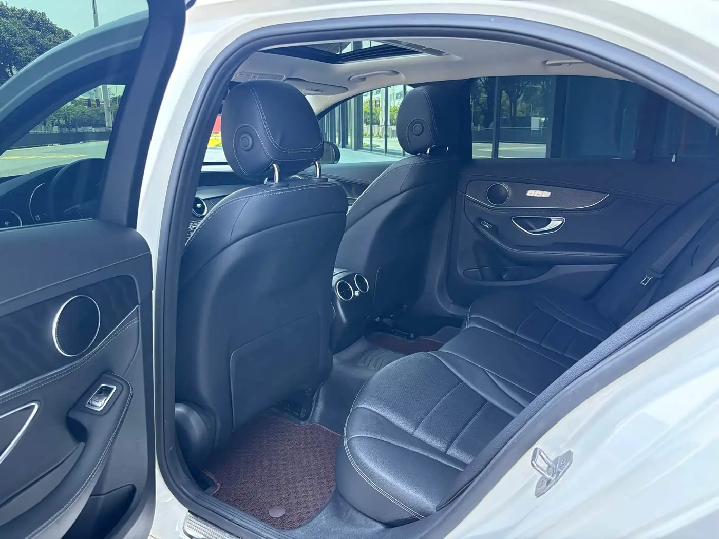 Mercedes-Benz C-Class 2018 — Şəkil 6/9