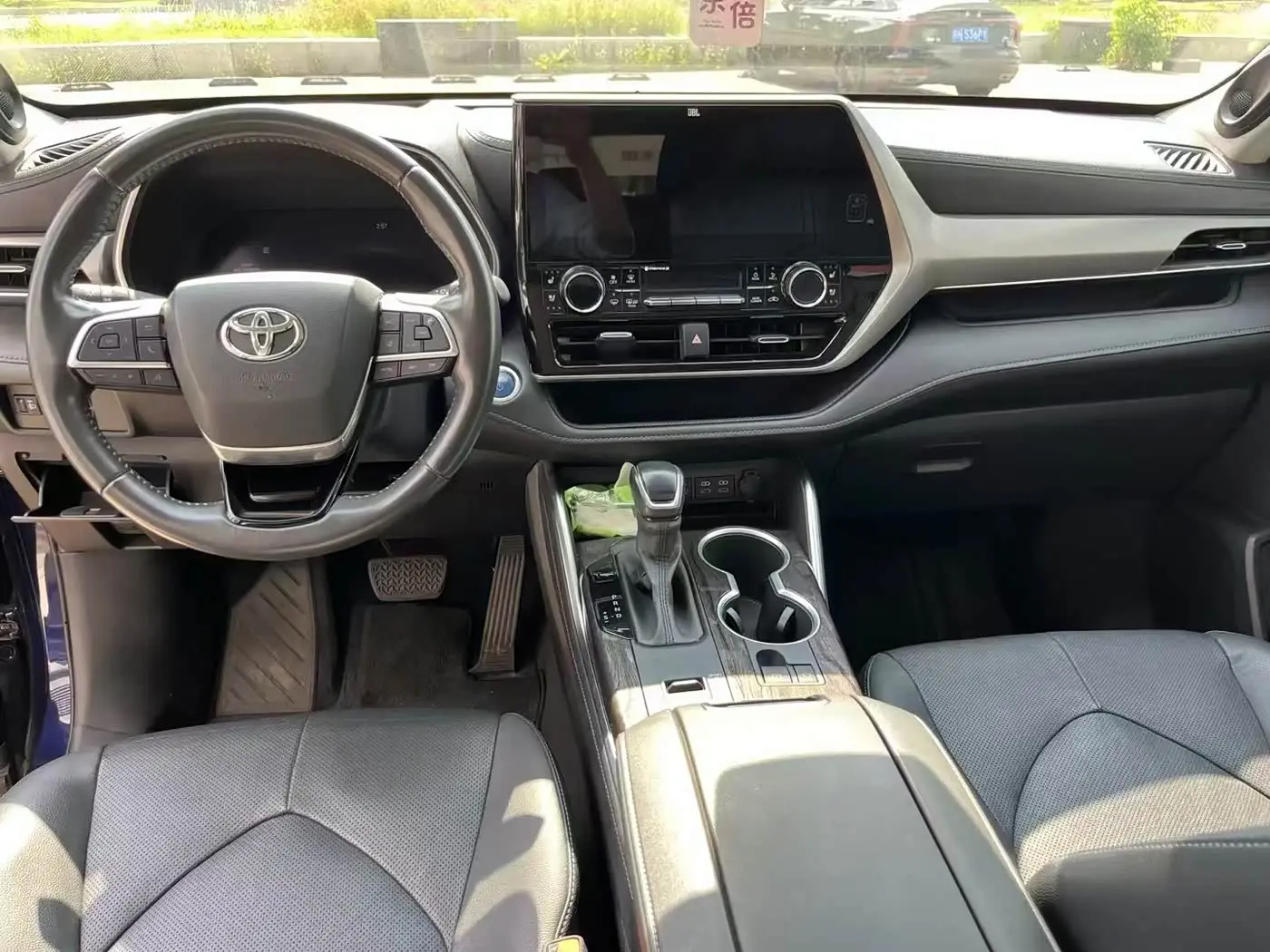 Toyota Highlander 2021 — Photo 5/8