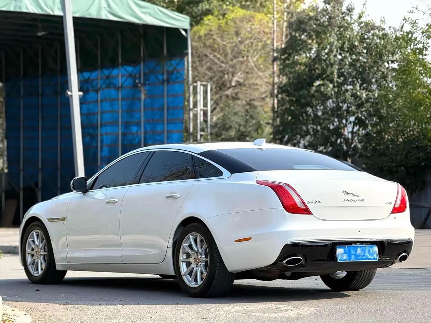 Jaguar XJ 2017 — Şəkil 6/9