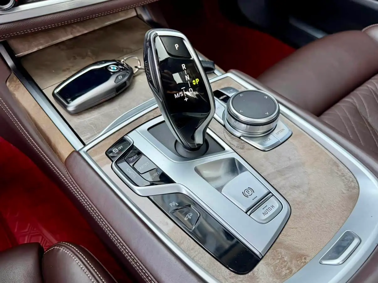 BMW 7 Series 2019 — Photo 11/13