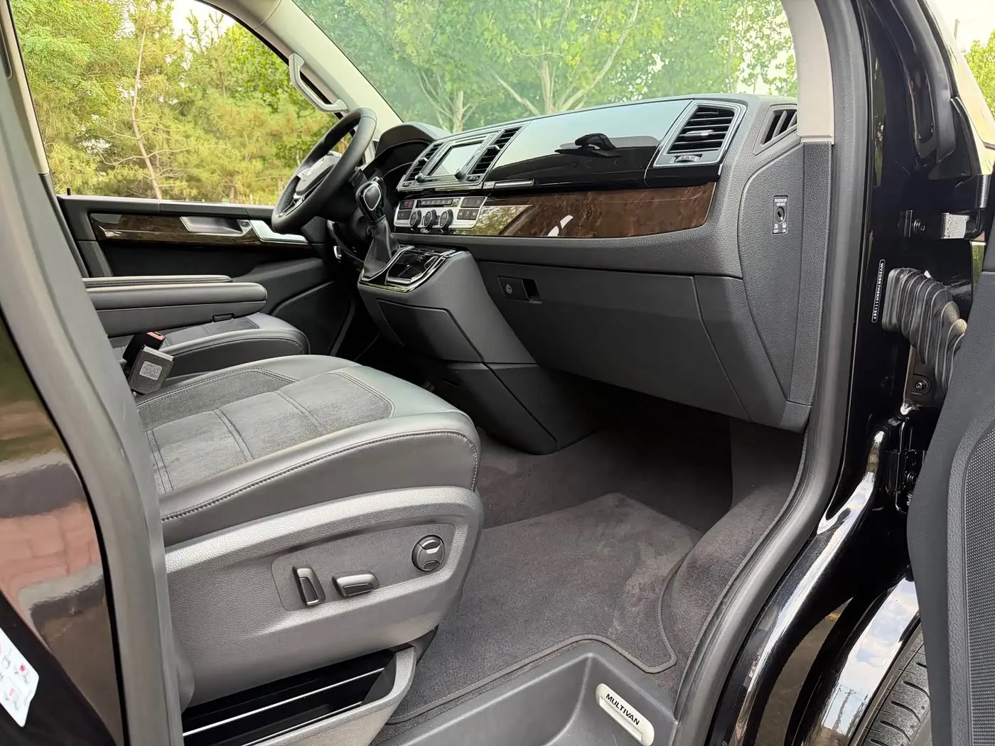 Volkswagen Multivan 2019 — Фото 12/20