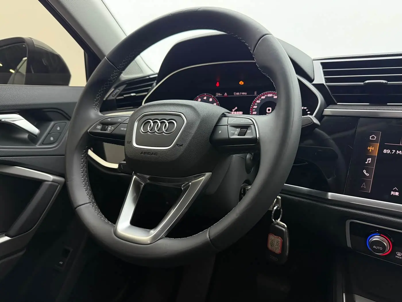 Audi Q3 2022 — Фото 13/20