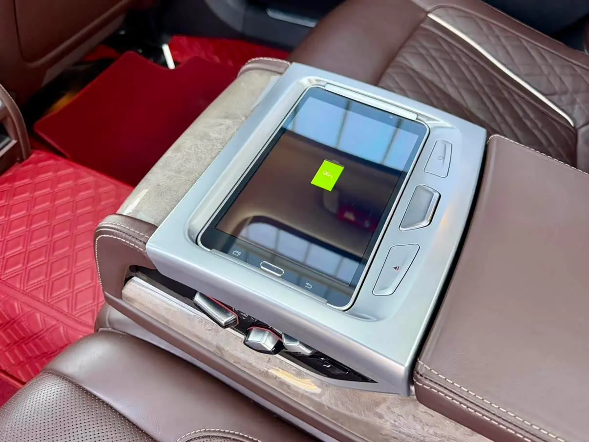 BMW 7 Series 2019 — Photo 12/13