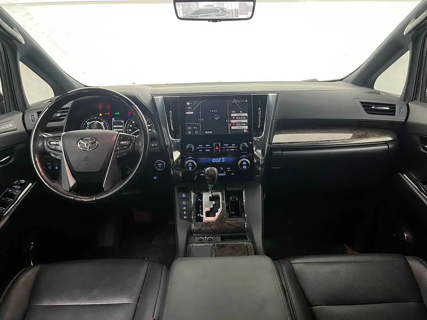 Toyota Alphard 2023 — Фото 11/16